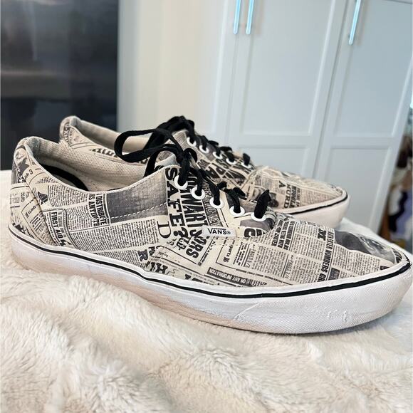 VANS Harry Potter Daily Prophet Newspaper Sneakers Mens Size 10, Womens Sz 11.5 - Picture 2 of 11